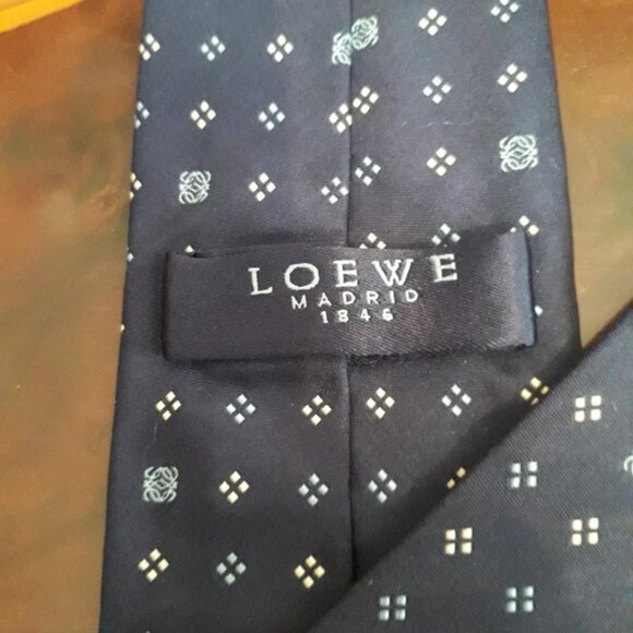 Loewe tie - Picture 5 of 5